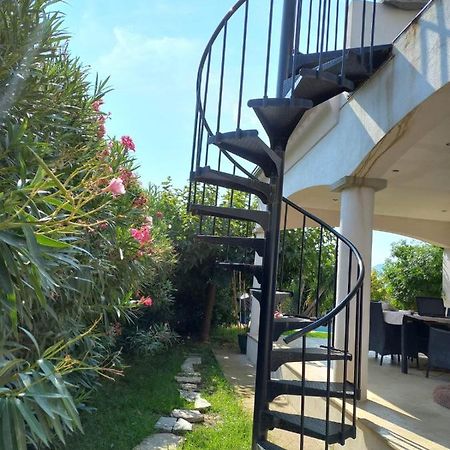 Afa Butrone Sarrola Apartment Bagian luar foto